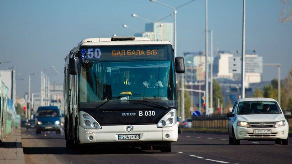 Astana LRT начнёт продавать рекламу на автобусах, но это не снизит стоимость проезда 