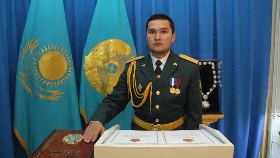 Выжившего после теракта в Актобе солдата поздравили на родине в Шымкенте