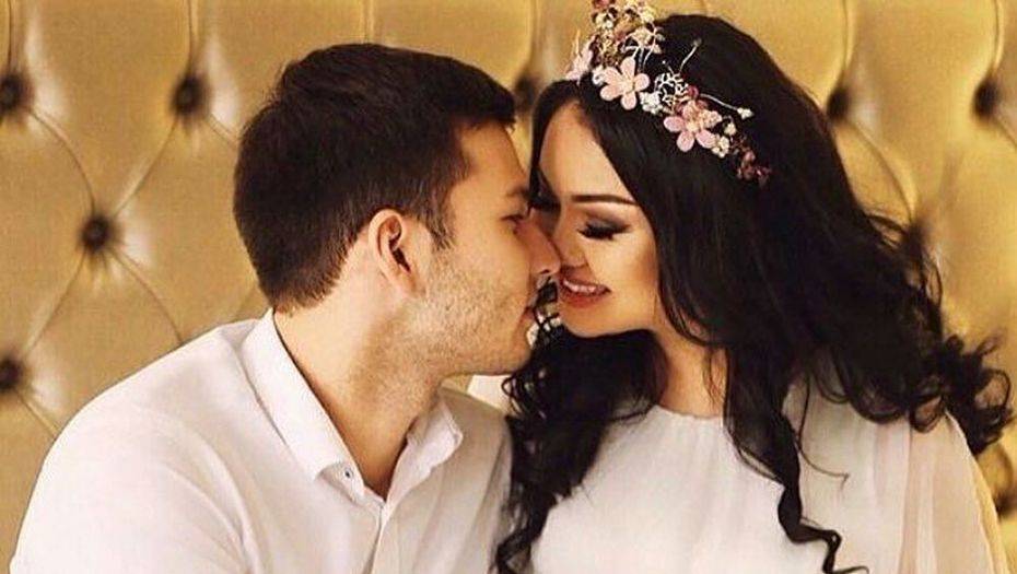 Баян Есентаева поздравила племянницу Ашу Матай с рождением дочери