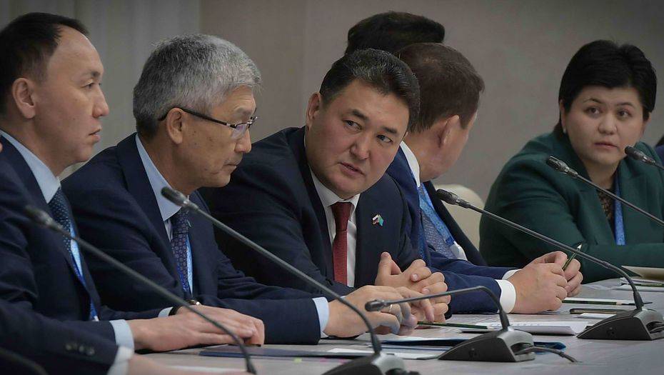 Аким Павлодарской области рассказал Токаеву и Путину о проблеме прохождения грузов на границе