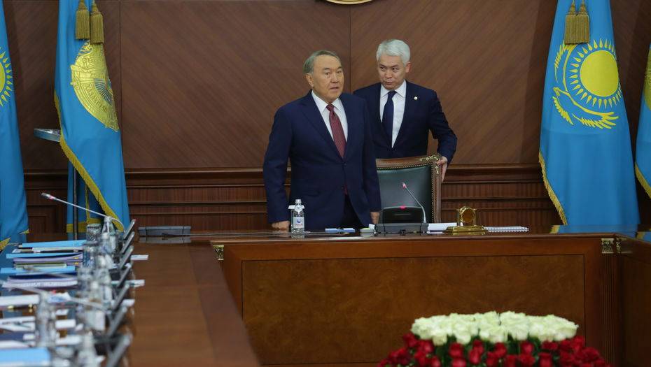 Назарбаев переживает о чиновниках в тюрьмах больше, чем их родители