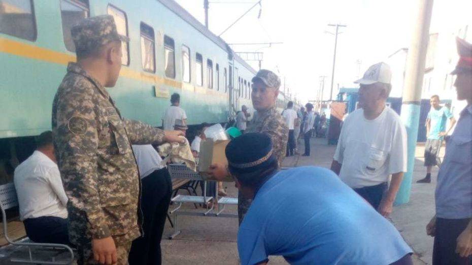 Возобновлено движение пассажирских поездов после схода грузовых вагонов в Жамбылской области