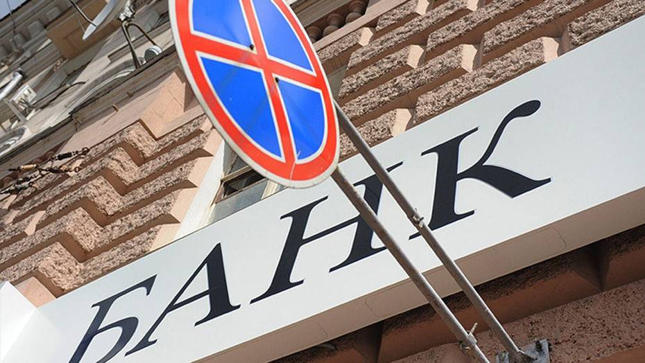 Лицензии двух банков приостановили в Казахстане