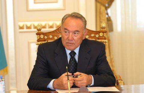 Назарбаев провёл консультации со спикерами обеих палат по поводу досрочных парламентских выборов