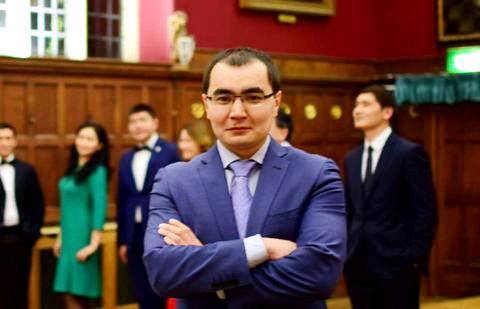 Фото со страницы Алибека Алденей в Facebook