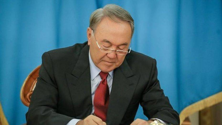 Назарбаев присудил премии, гранты и выразил благодарность журналистам