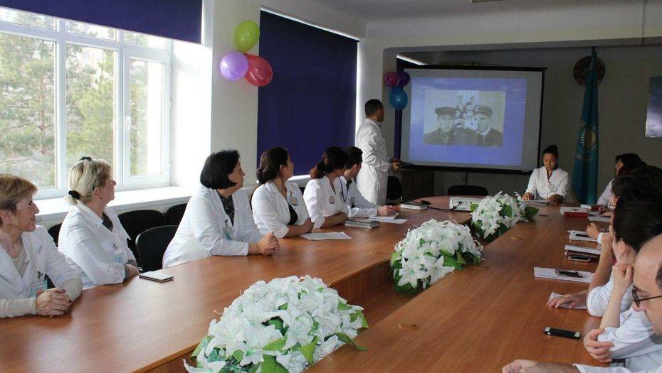  Ненужные жалюзи и красивые шторы "съедают" зарплату медперсонала - Биртанов