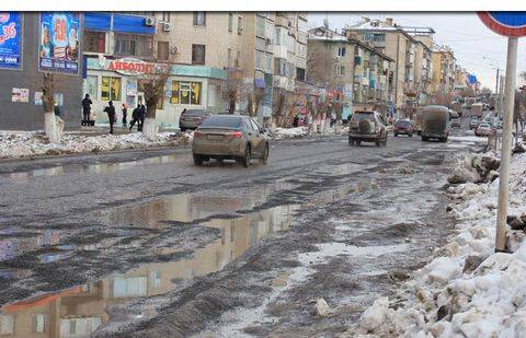В Актобе дороги к новым детсадам выложат из остатков старого асфальта