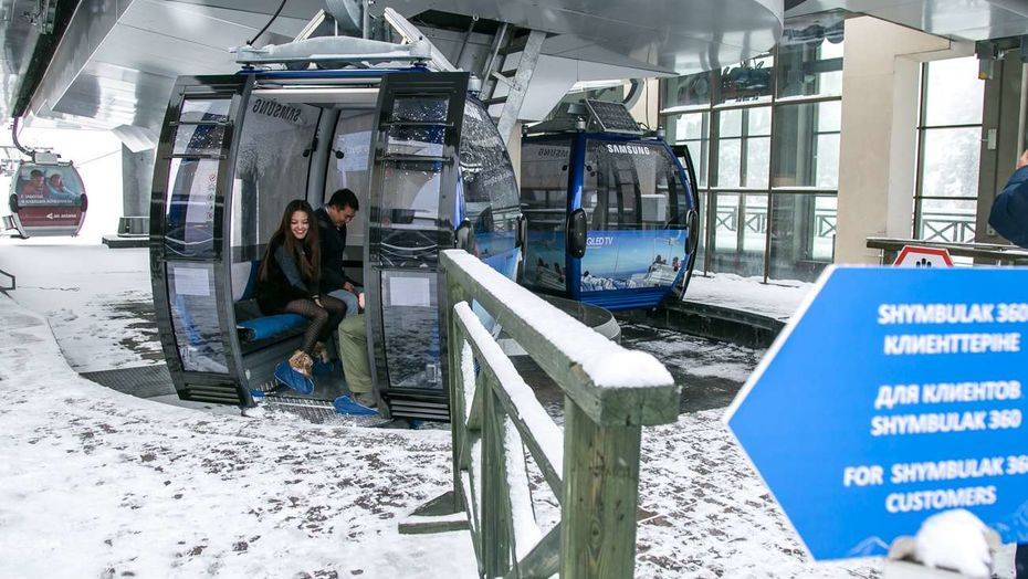 На Шымбулаке запустили фуникулёры со стеклянным дном