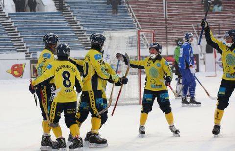 Сборная Казахстана по хоккею с мячом пробилась в полуфинал чемпионата мира