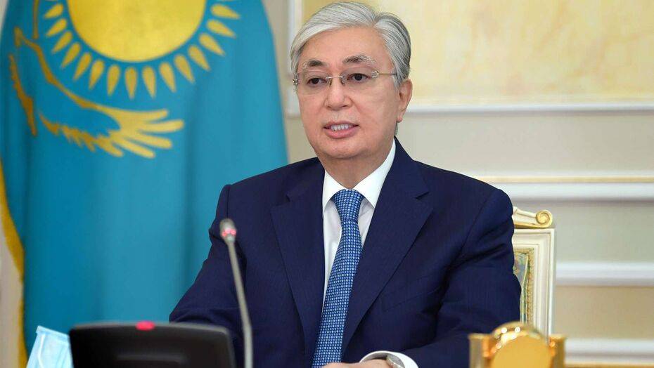 Токаев поручил акимам продолжать разъяснительную работу о Covid-19