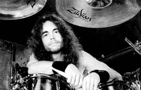 Бывший ударник из "золотого" состава Megadeth умер на сцене во время концерта
