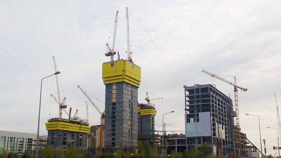 400 рабочих "Абу-Даби Плаза" в Астане заявили о незаконном увольнении