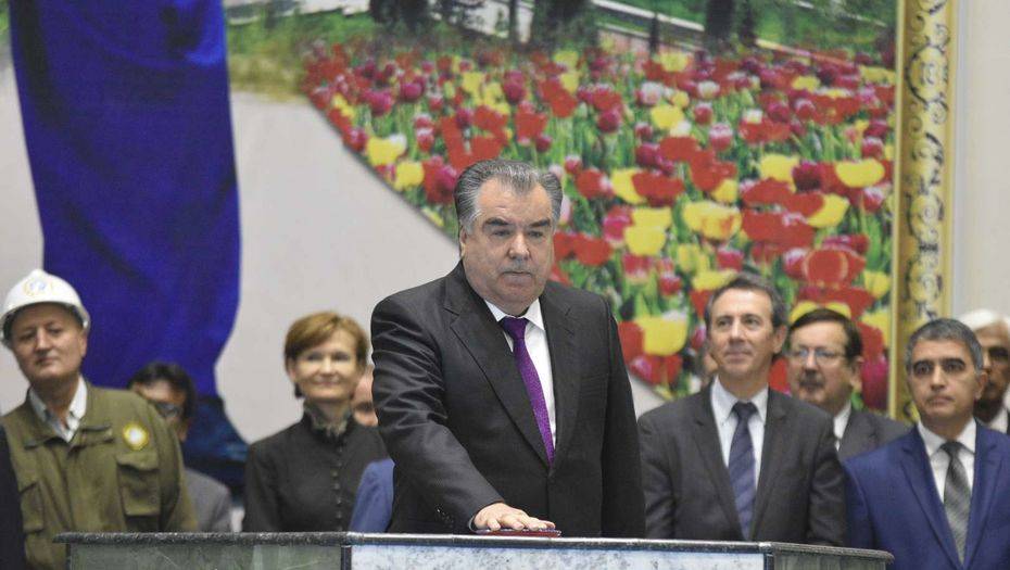 Президент Таджикистана запустил ГЭС, которую начал строить собственными руками