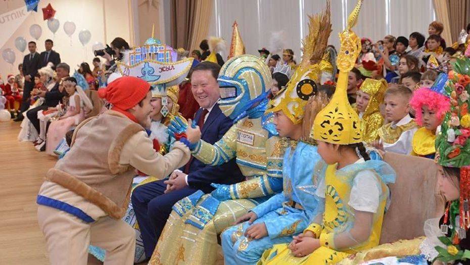 Костюм "Цифровой Казахстан" признали лучшим на новогодней ёлке в Петропавловске 