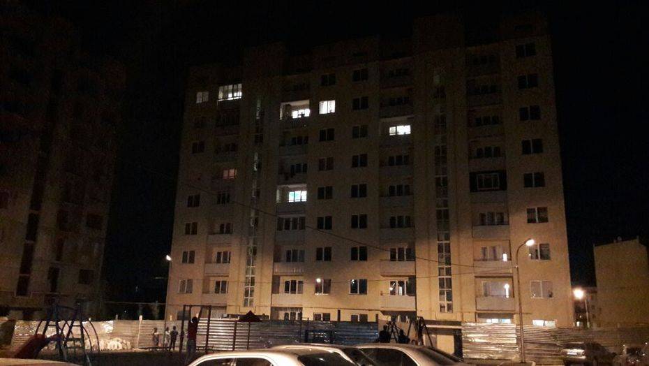 В Алматы накренилась ещё одна многоэтажка