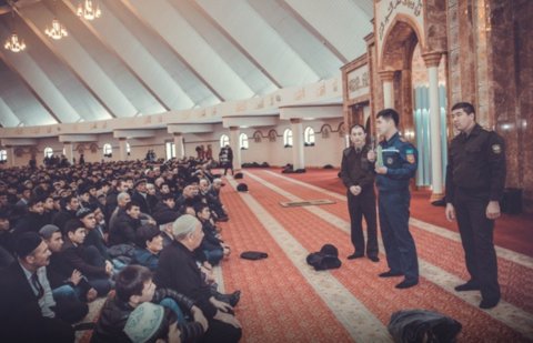 Фото с сайта otyrar.kz