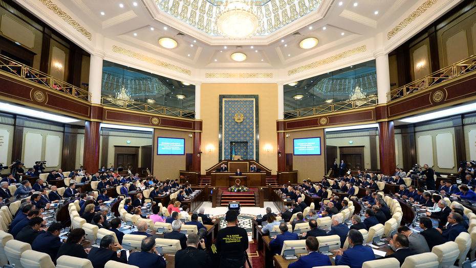 Сенат одобрил поправки по перераспределению власти в Казахстане