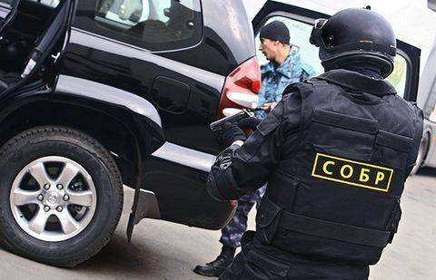 Один млн тенге выплатит житель Семея за удар по лицу сотрудника СОБР
