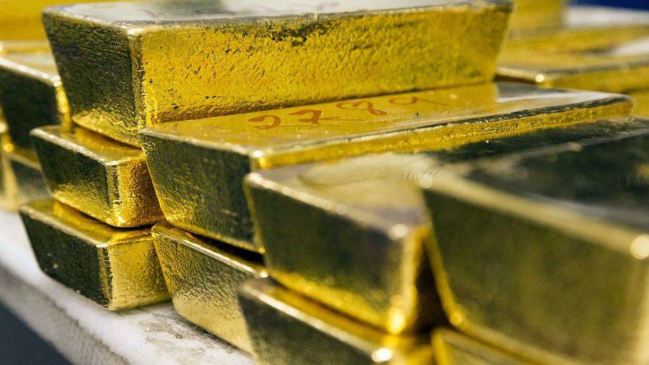 Сотруднику аэропорта Астаны вынесли приговор за участие в контрабанде драгметаллов 