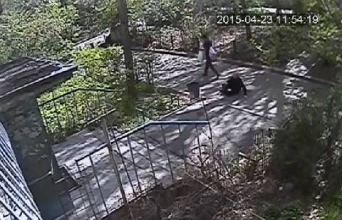 Кадр с записи камеры наблюдения