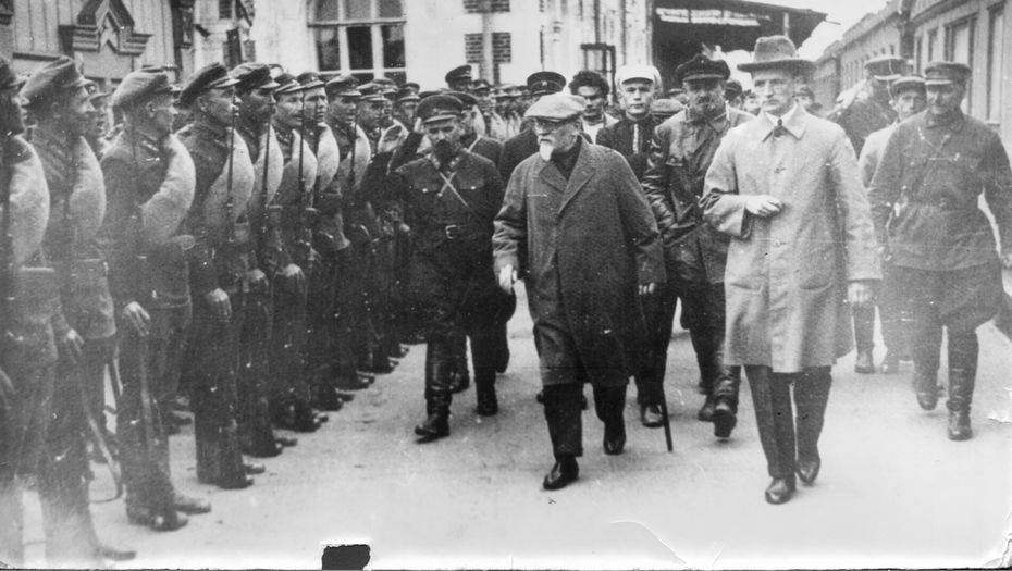 Свалка истории в Алматы: кто есть кто. Михаил Калинин – всехний дедушка