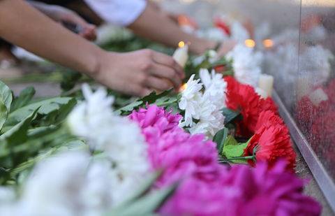 На митинге памяти погибших Сапарбаев призвал сплотиться всех казахстанцев