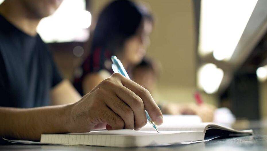 Лицензии четырёх казахстанских вузов приостановили до устранения нарушений