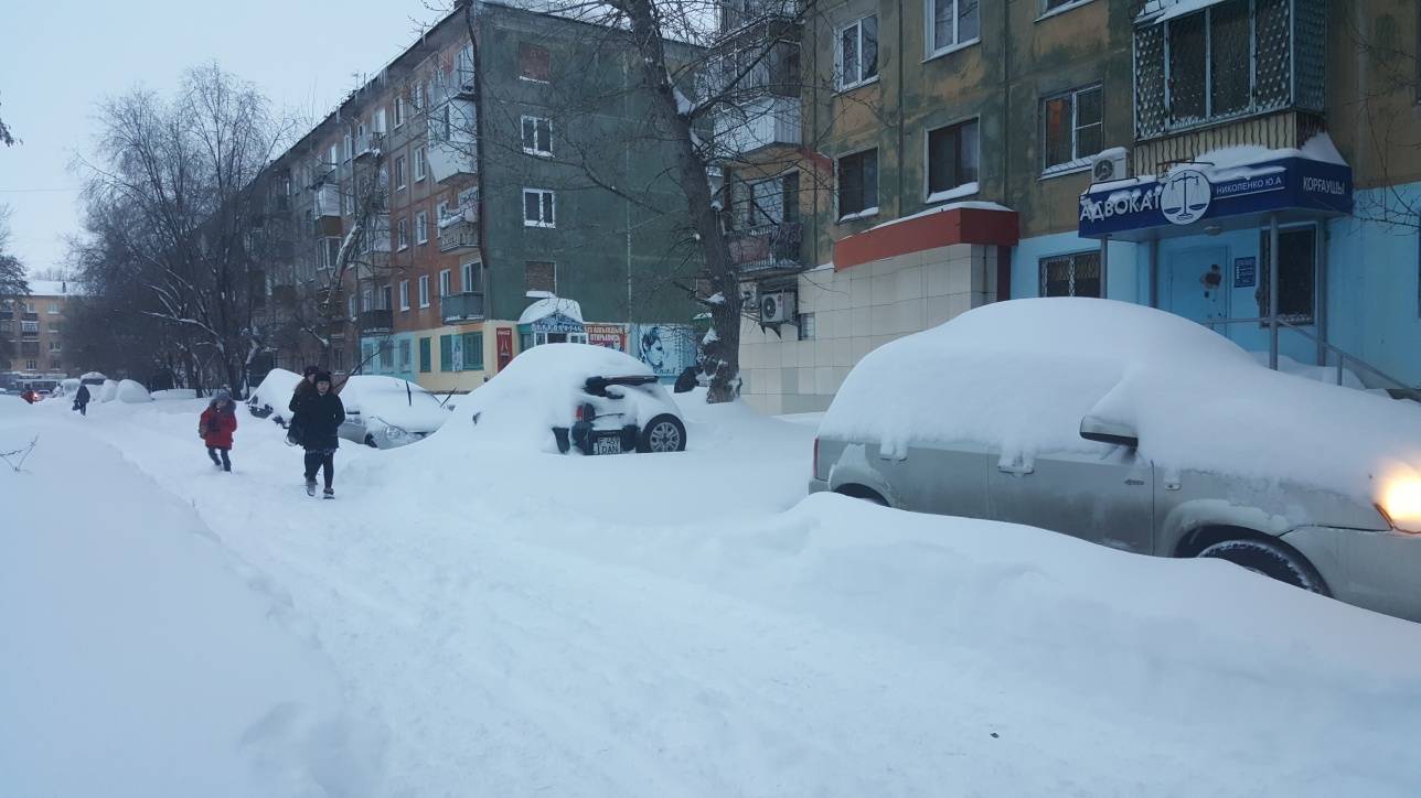 Усть-Каменогорск с утра парализован из-за снегопада