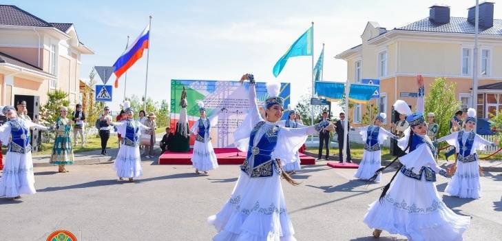 Улица Сююмбике вторая по счету, названная в честь представителя татарского народа