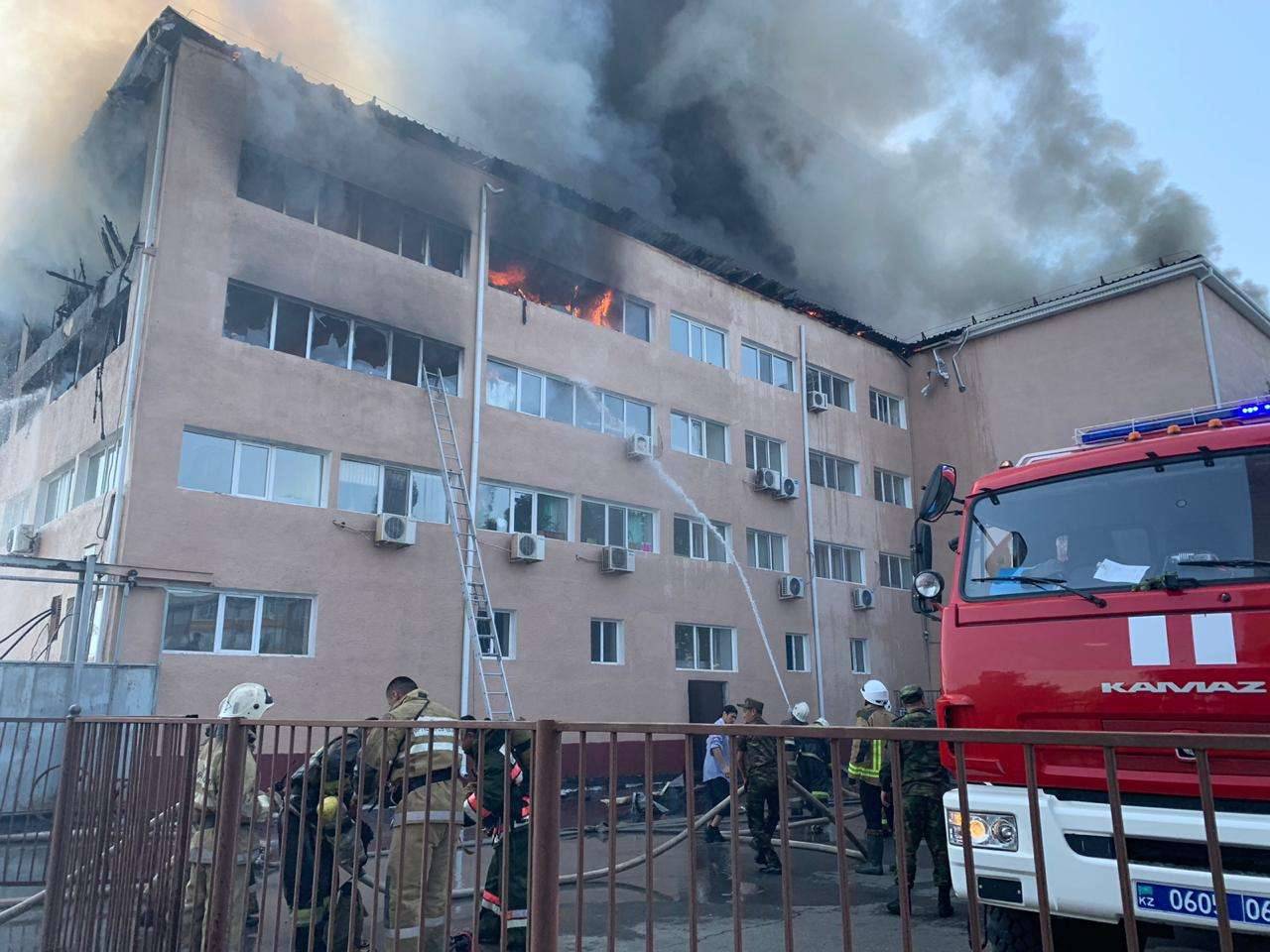 Пожар в казахском драмтеатре в Атырау