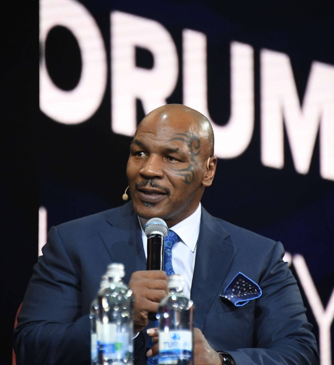 Майк Тайсон односложно отвечал на вопросы