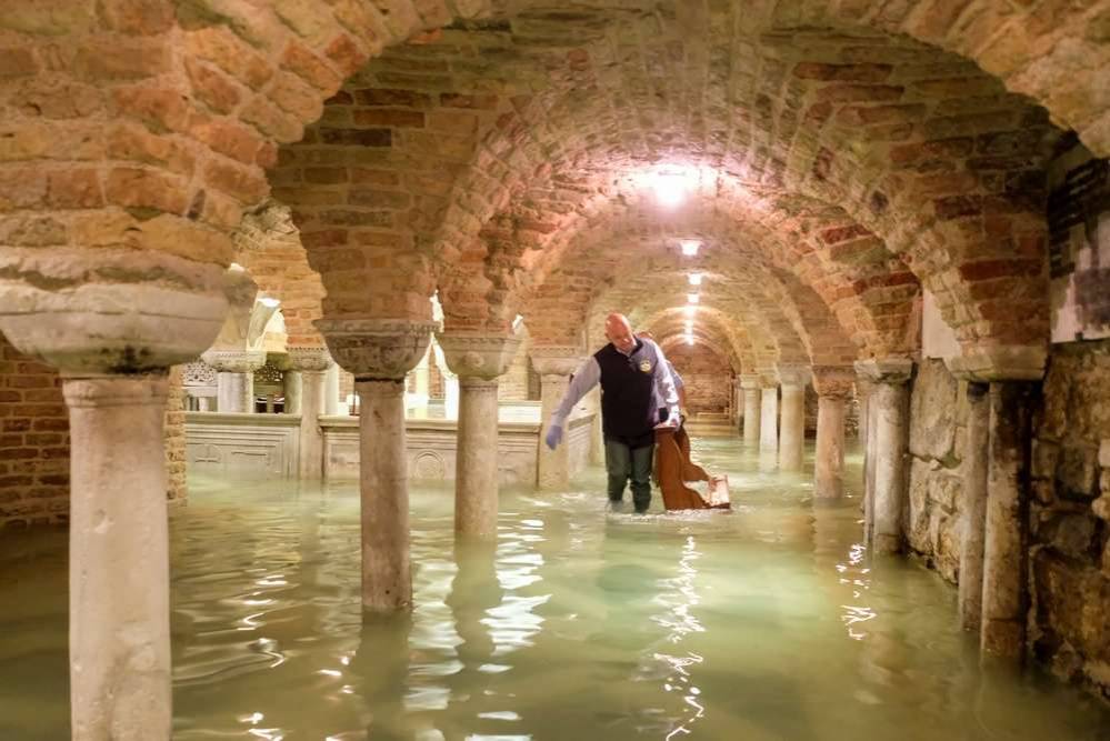 Собор Святого Марка оказался в воде