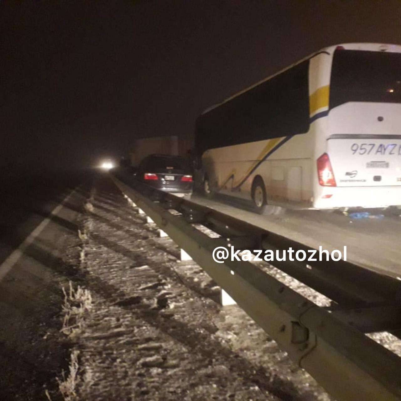 В аварии пострадали четыре пассажира автобуса