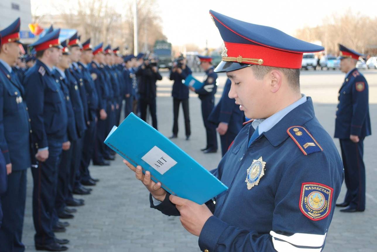 Выпускники академии МВД приносят клятву верно служить народу