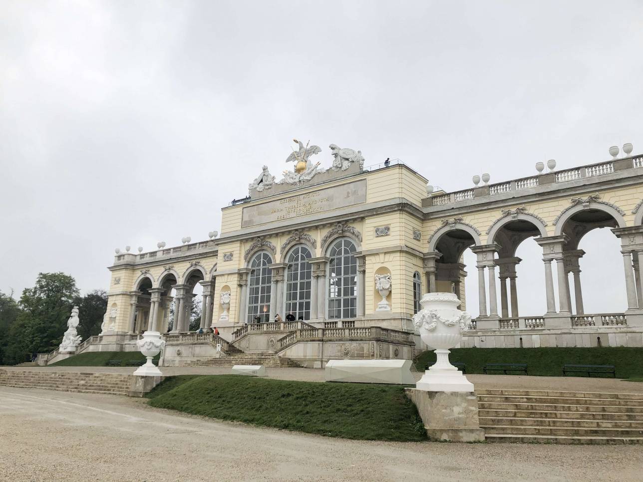 На территории замка Шёнбрунн