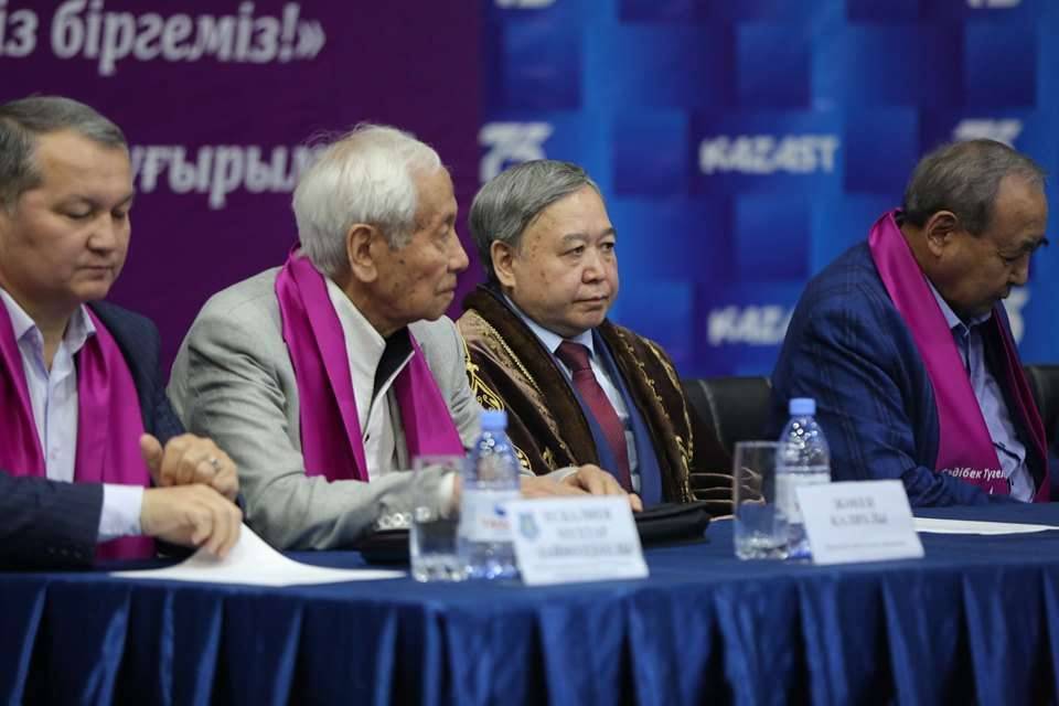 Садыбек Тугел провёл встречу с творческой интеллегенцией и молодёжью