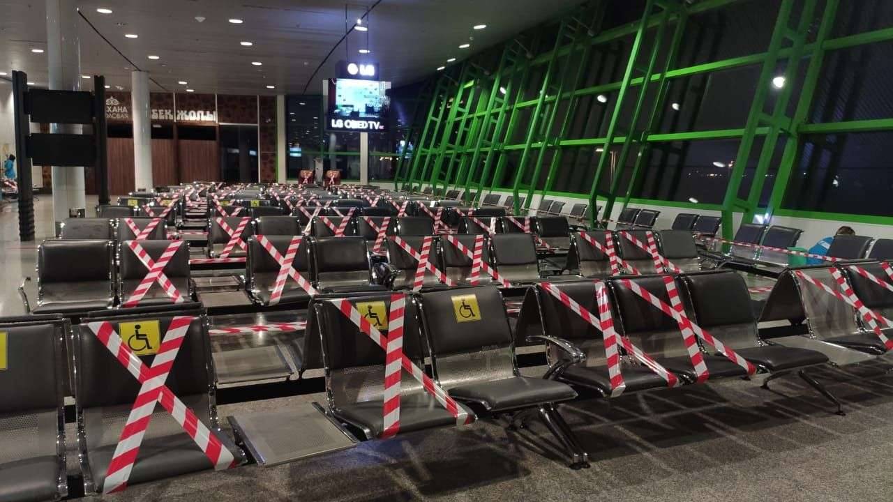 Расстояние между креслами более метра