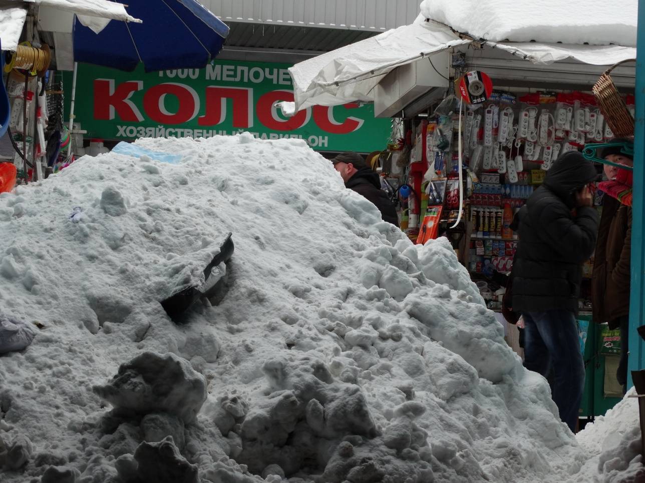 Сугробы ещё долго будут украшать улицы Алматы 