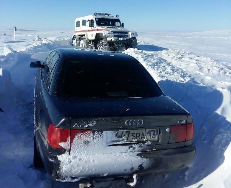 Молодожёны провели первую брачную ночь в машине