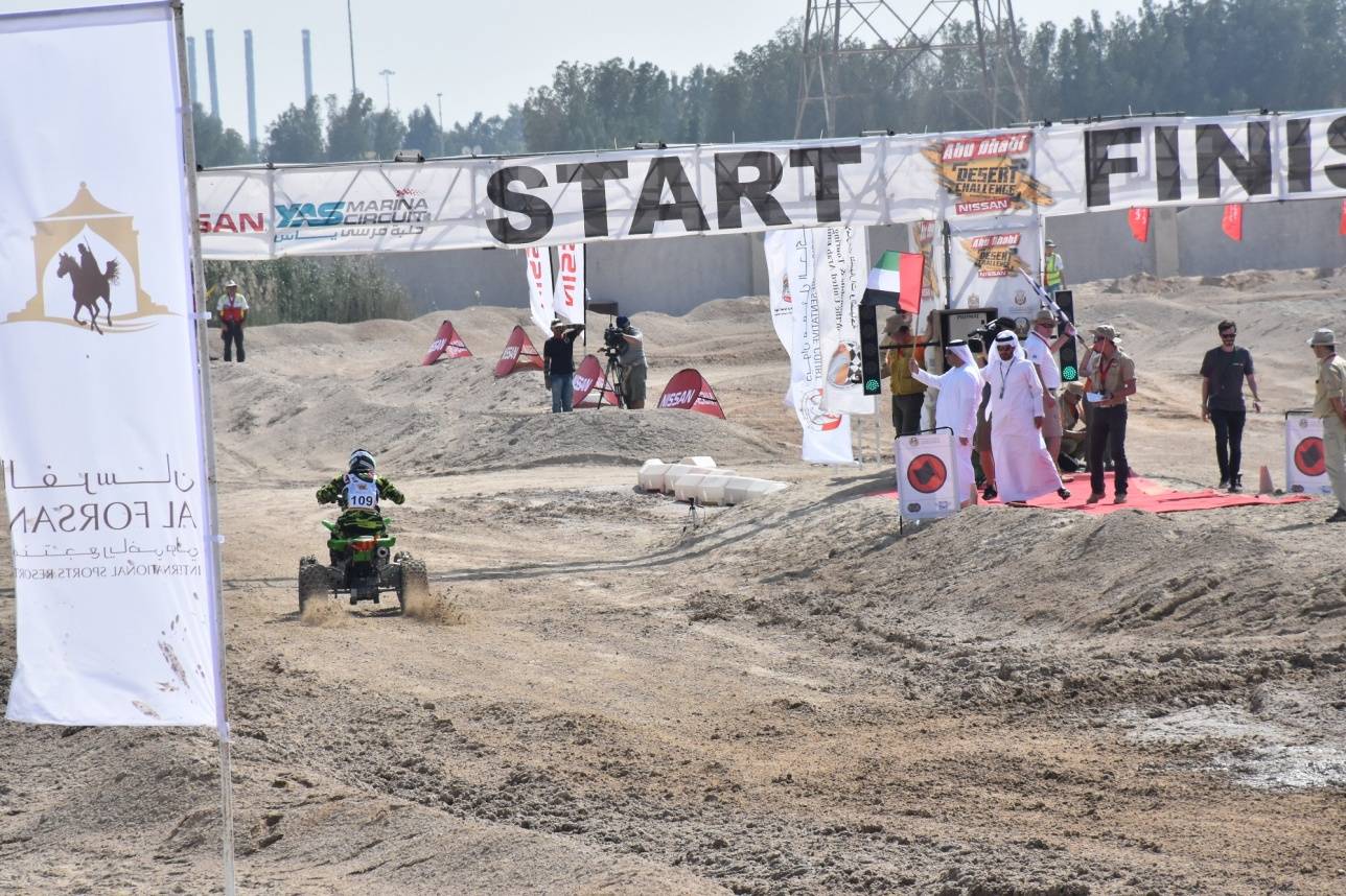 Старт специального этапа Abu Dhabi Desert Challenge