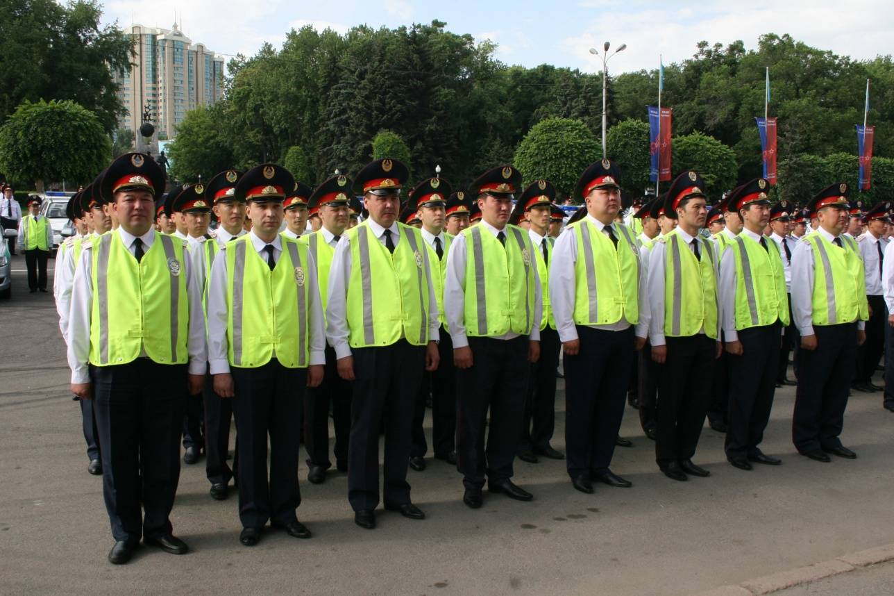 Алматинцев охраняют около шести тысяч полицейских