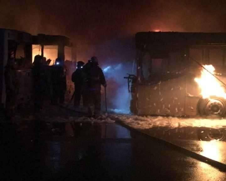 Пожар в автопарке в Рудном