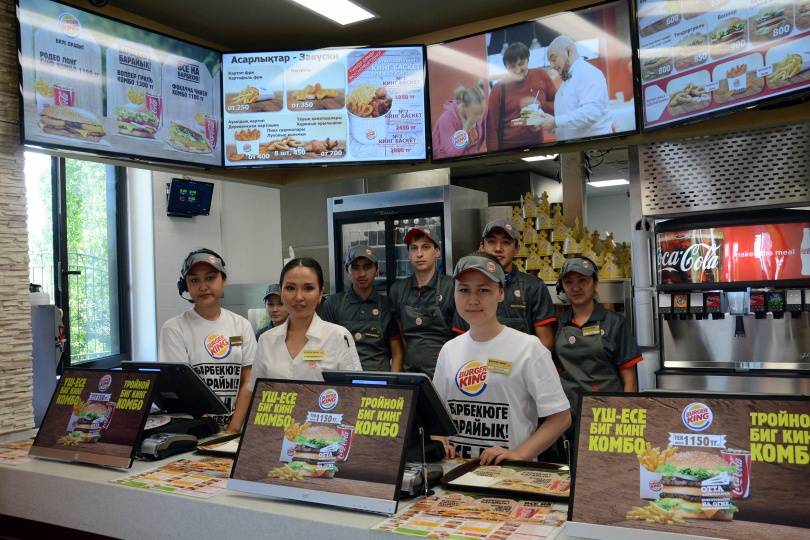 Обслуживающий персонал нового ресторана Burger King