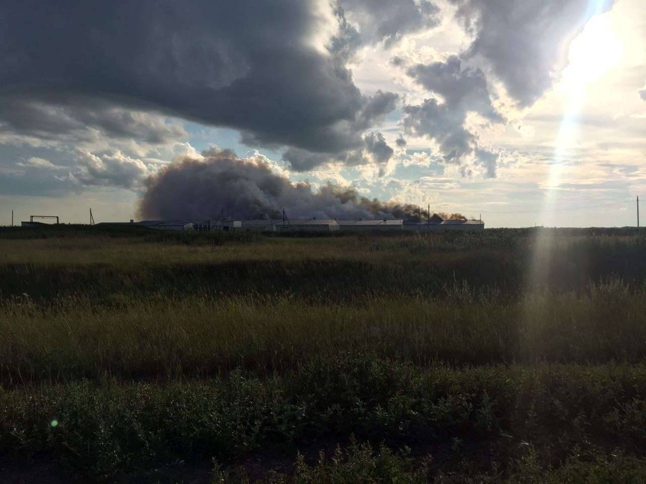 Пожар был сильный, у здания обрушилась кровля