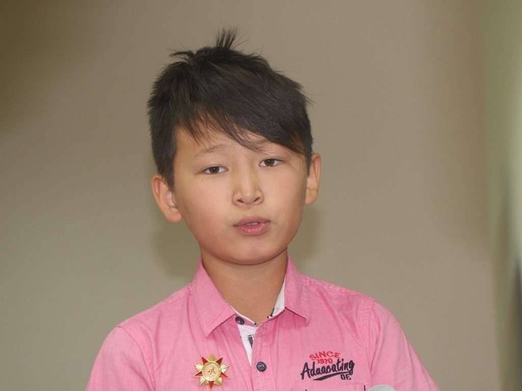 Акжол помог спасти маленькую девочку