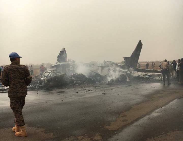 Пассажиров эвакуировали до того, как самолёт загорелся