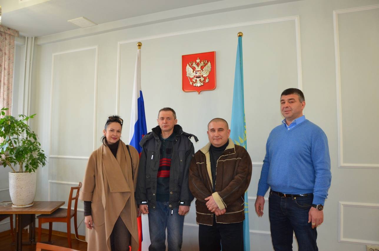 Юрий Образцов со своими спасителями