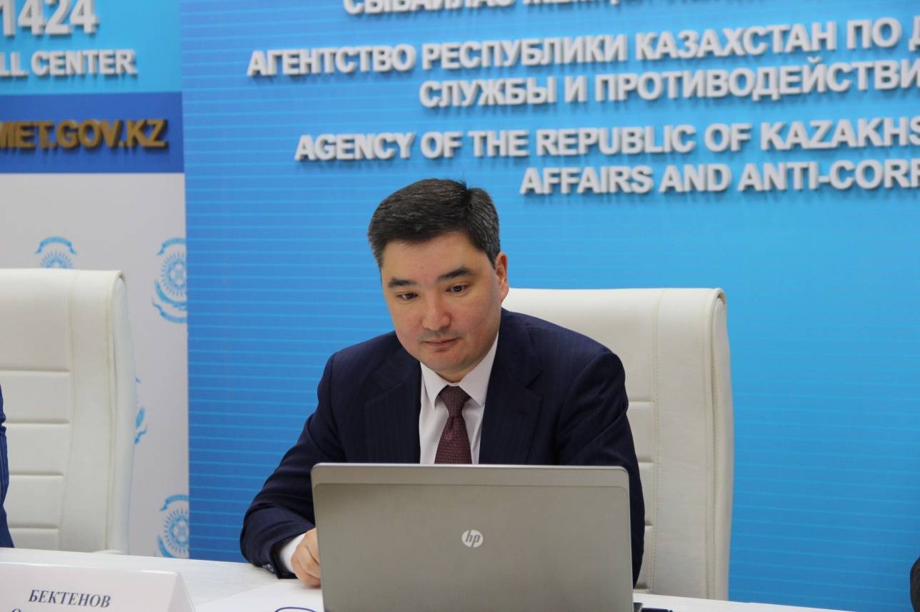 Олжас Бектенов отвечает на вопросы пользователей Egov