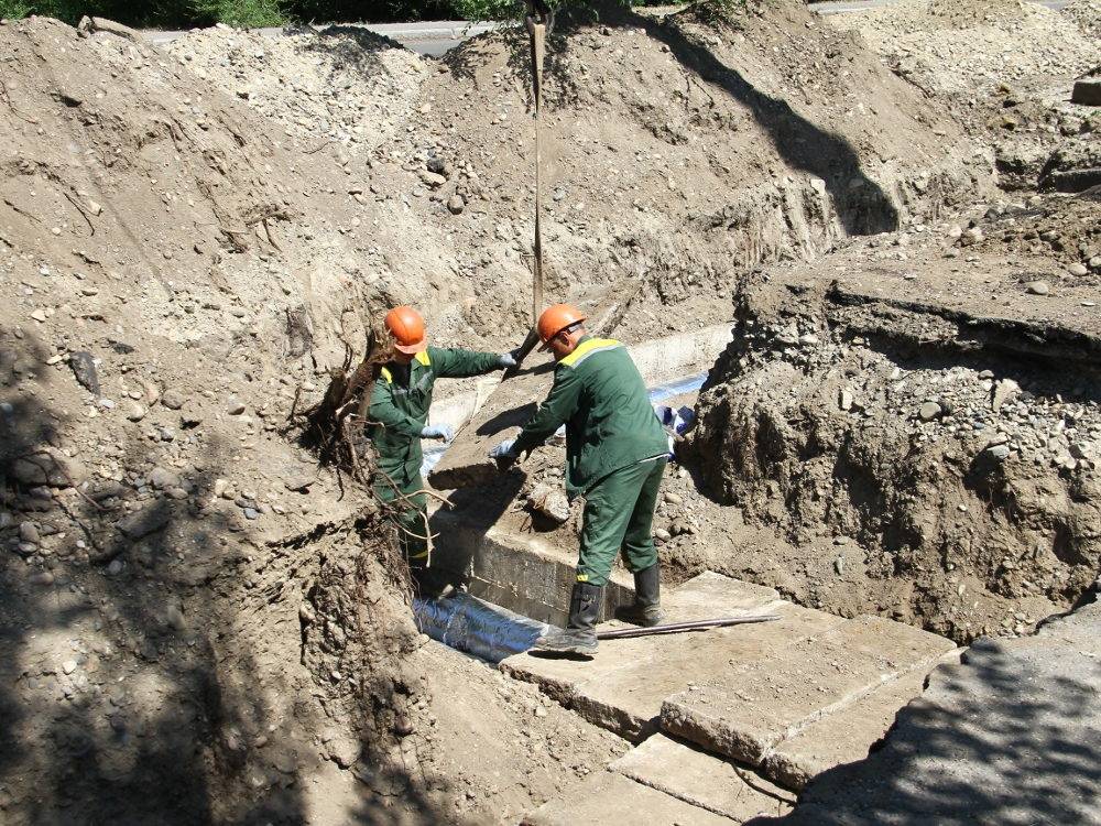 Рабочие не подозревали, что под землёй, где ведутся работы, находится радиоактивный могильник